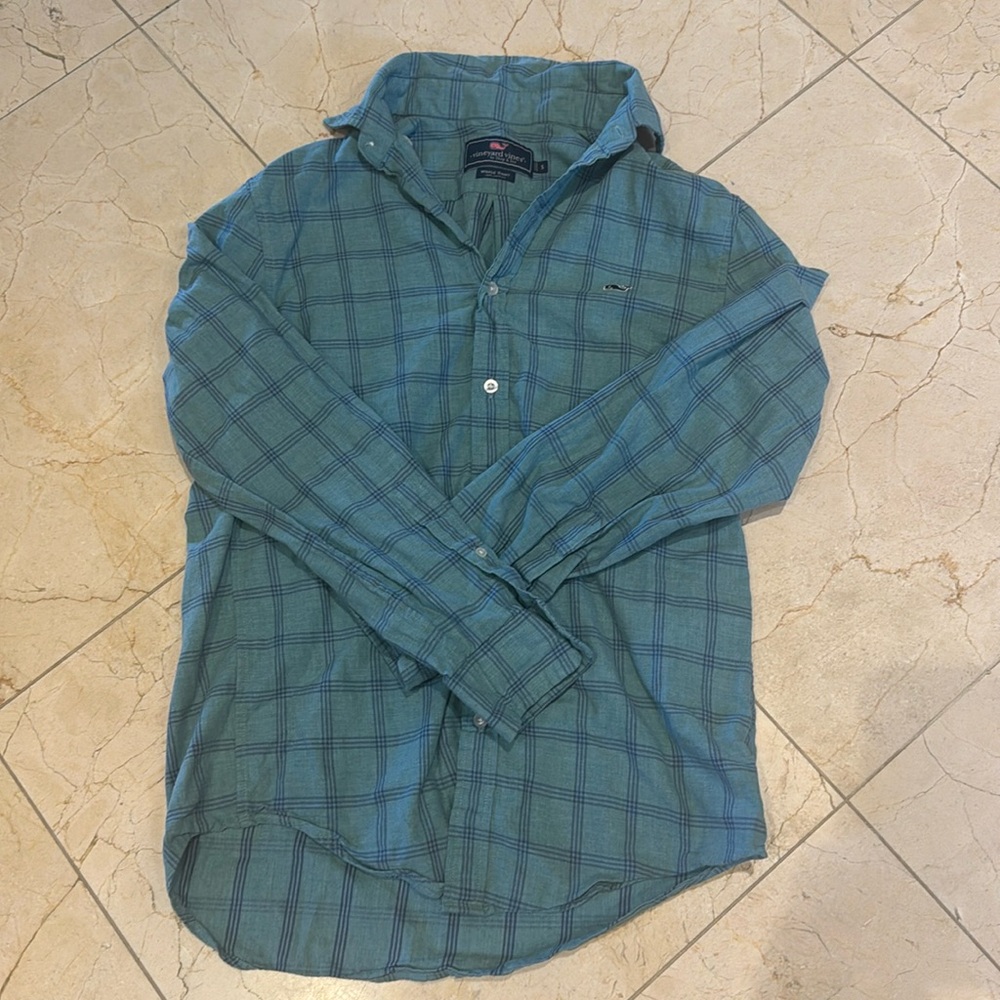 men’s size, small vineyard vines, long sleeve button-down shirt